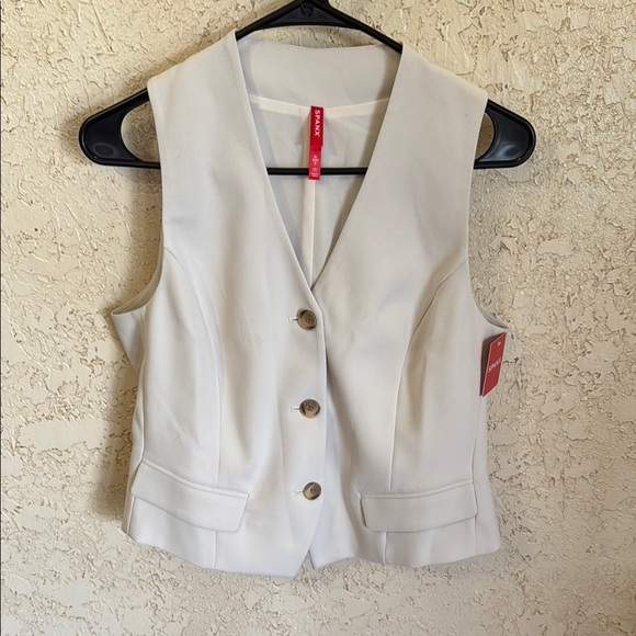 SPANX® Carefree Crepe Vest Top w/ No-Show Coverage. - Picture 4 of 14